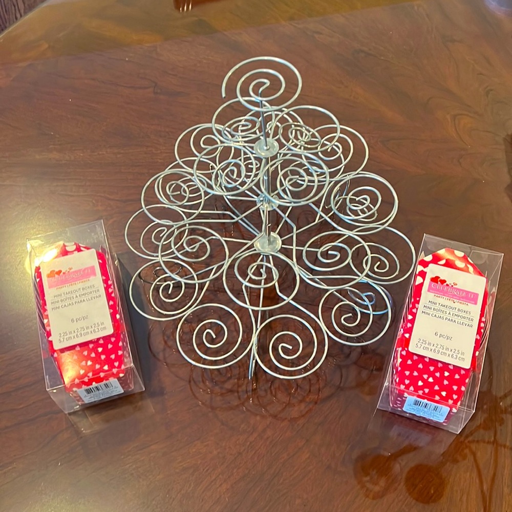 Cupcake Stand with 12 Valentine mini take out boxes